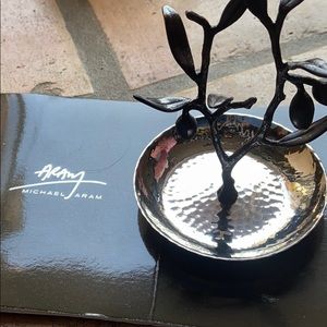 Olive branch ring catch